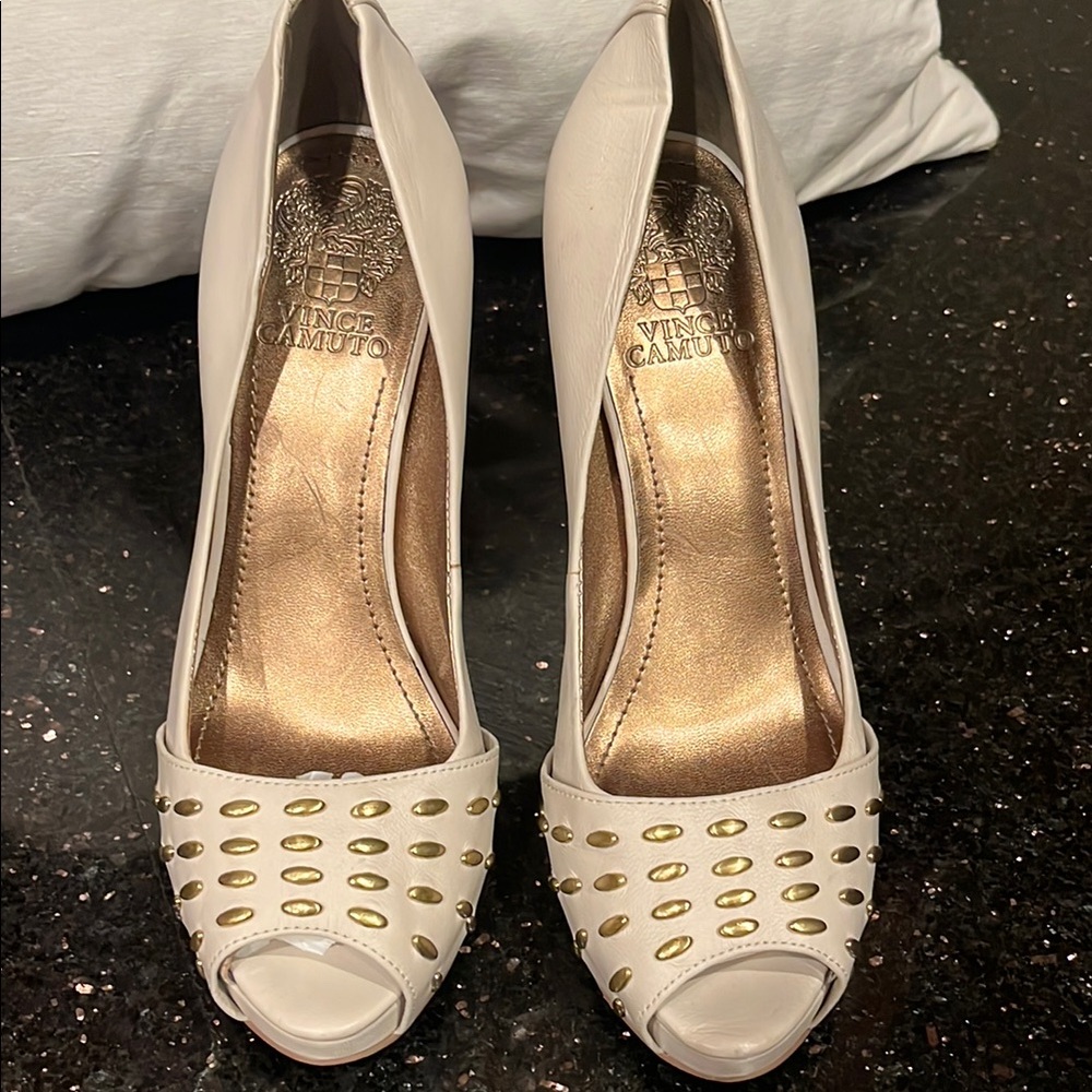 Vince Camuto White and Gold Peep Toe Heels